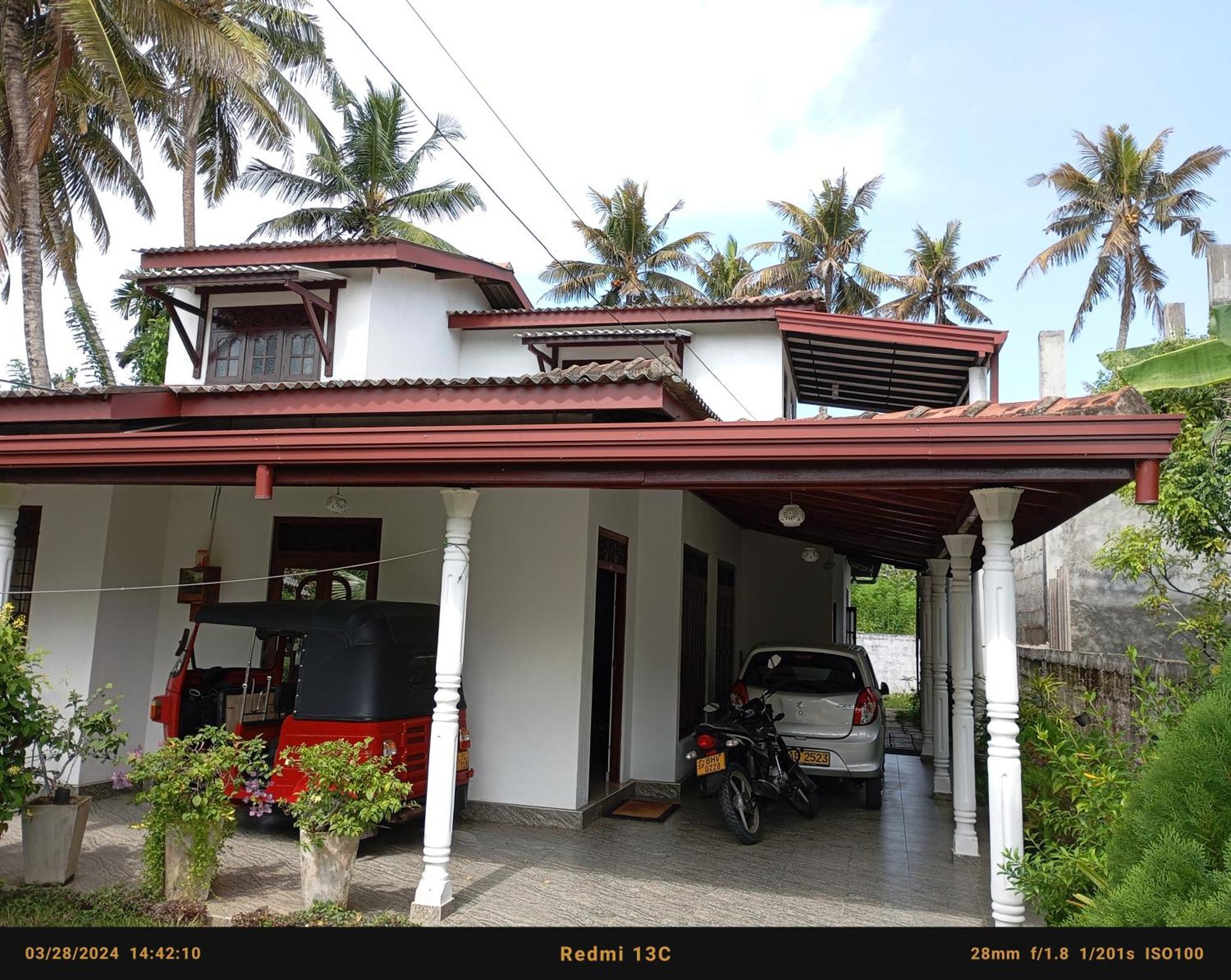 Southern Beach Surf Lodge Ahangama Exterior foto